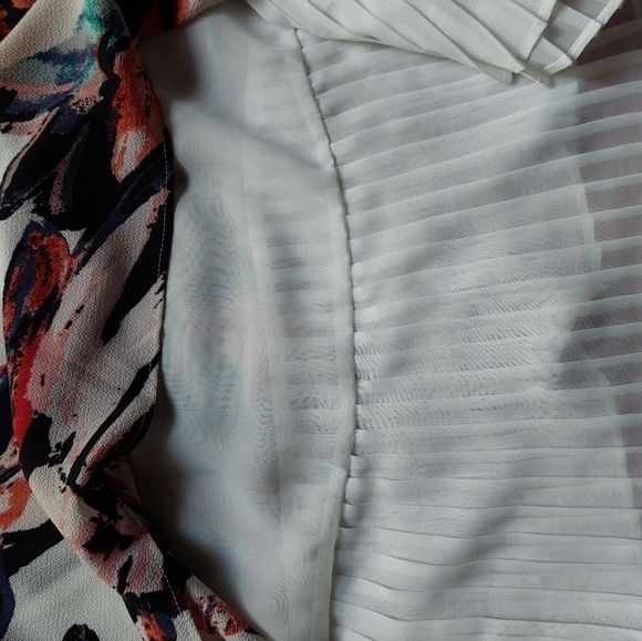 Fourteenth Place Sleeveless Lined Top. Size Medium - Picture 4 of 7